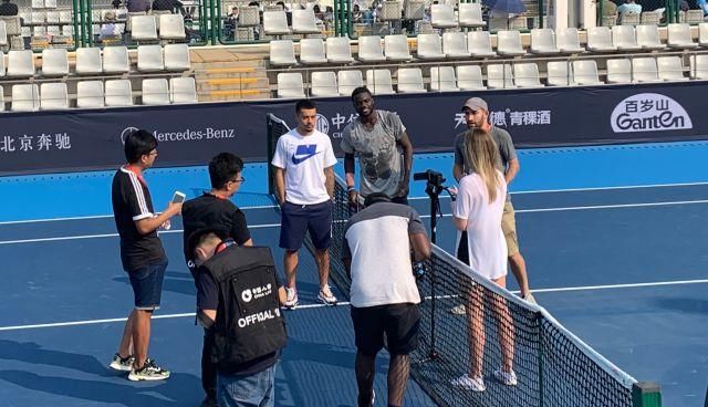 与此同时 与此同时