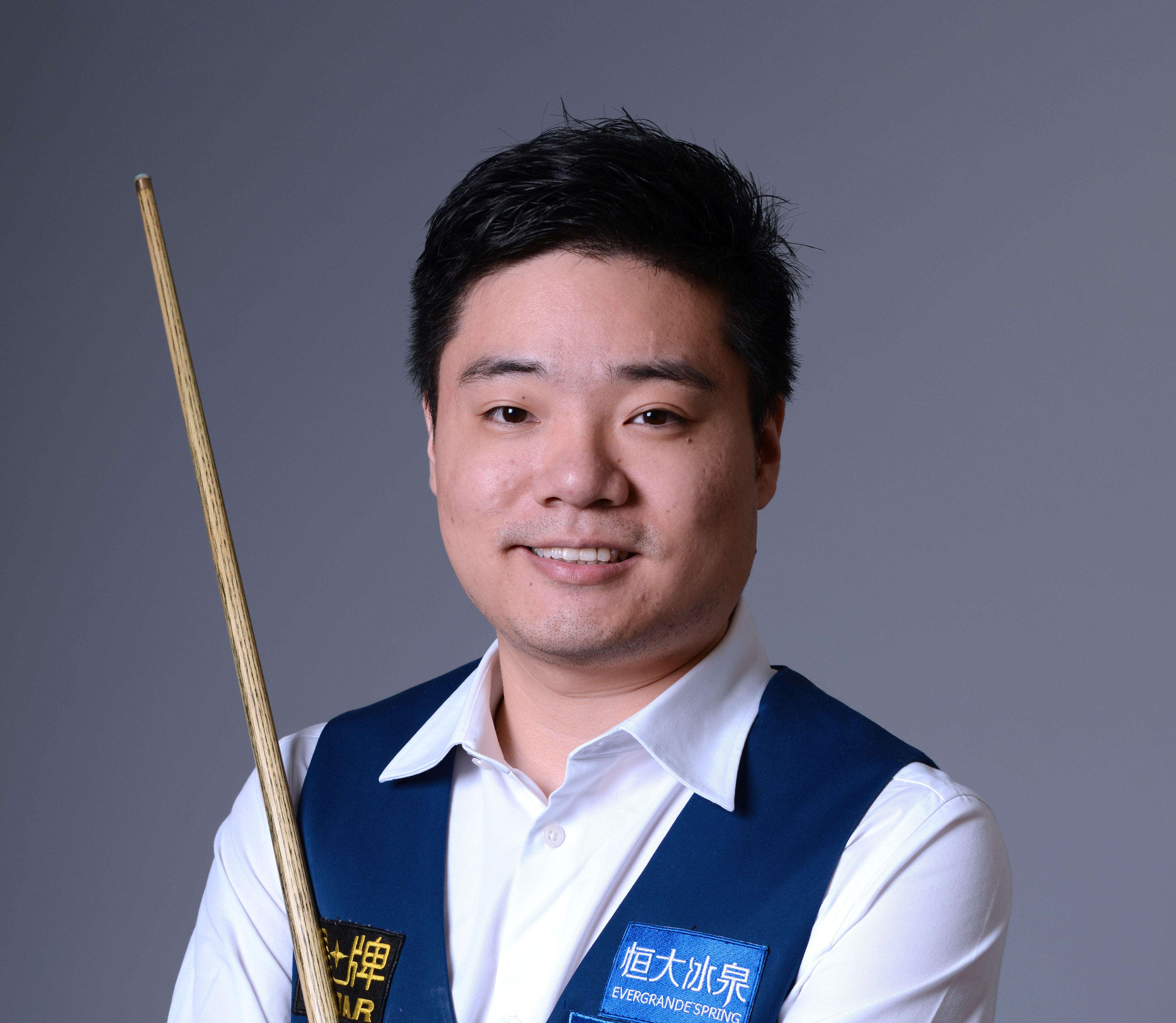 水中畅游不 水中畅游不