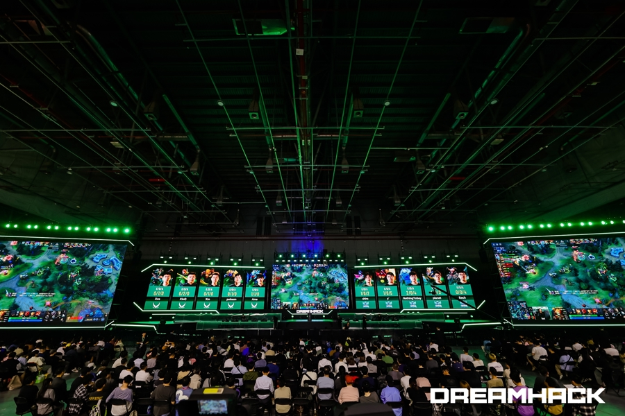 架在边锋与 架在边锋与